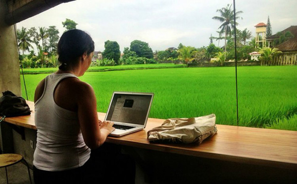 头脑在工作，身体却很诚实：数字游民的“可持续间隔年”