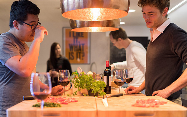 头脑在工作，身体却很诚实：数字游民的“可持续间隔年”