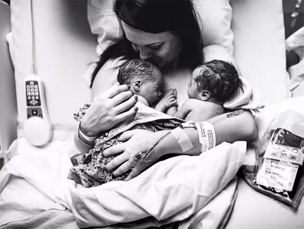 这些美到惊颤的出生照片，把专业摄影师都感动了