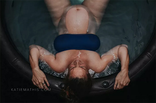 这些美到惊颤的出生照片，把专业摄影师都感动了