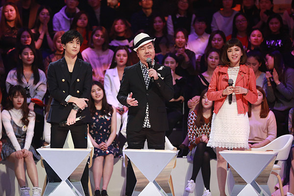 看电视丨“跑男”本周开跑，首期节目“鸡毛换糖”