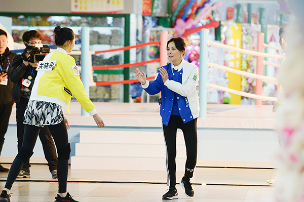 看电视丨“跑男”本周开跑，首期节目“鸡毛换糖”