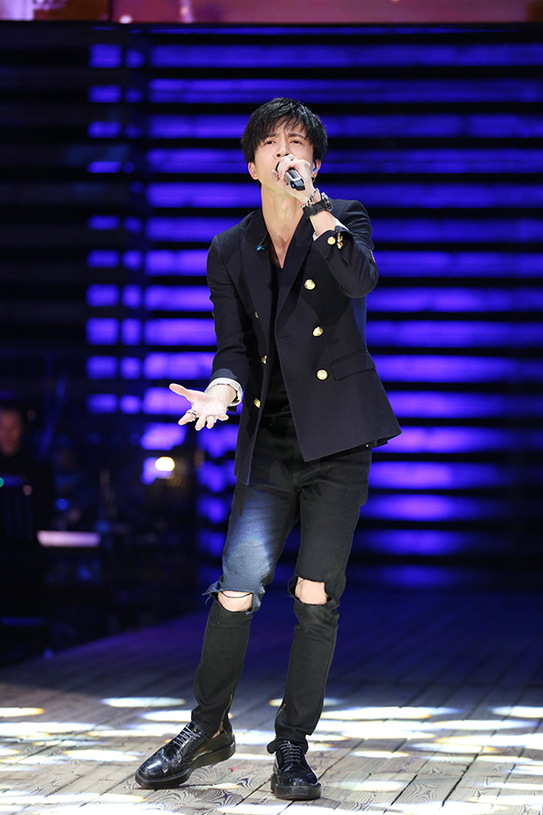 看电视丨“跑男”本周开跑，首期节目“鸡毛换糖”