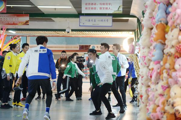 看电视丨“跑男”本周开跑，首期节目“鸡毛换糖”