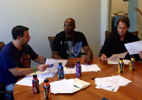 科比退役一年了，他的新头衔是老板、导演、编剧、演员