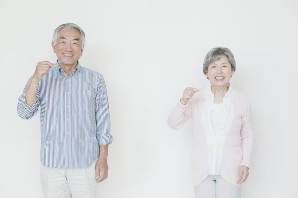 牙齿掉光也要认真刷“牙” ，有助增强咳嗽反射功能