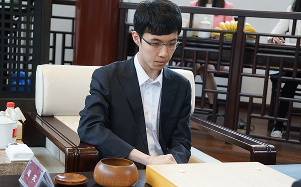 连笑用AI着法夺天元头衔，5月人机大战准备见证新时代