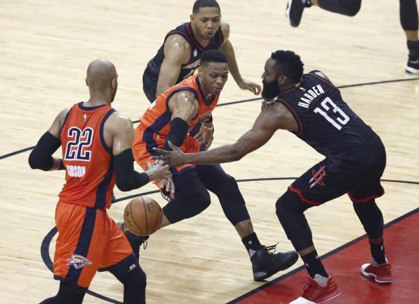 火箭大胜雷霆31分！第一场MVP对决，威少23投仅6中