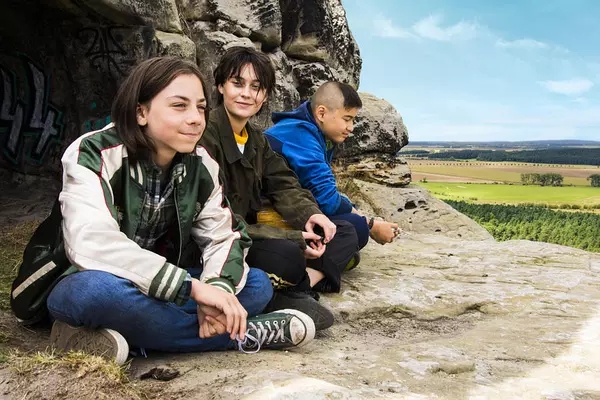 睡不着丨没想到会在这部德国青春片里见到少年“周润发”