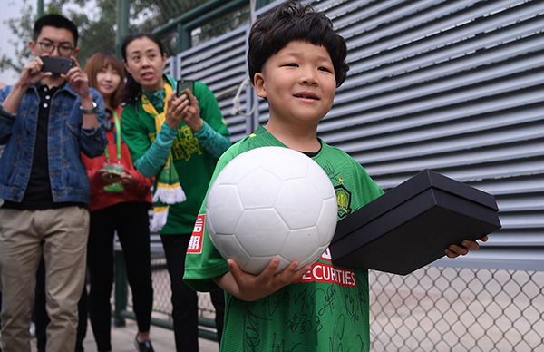 寻找哭泣的小球迷，这就是中超急需的球队文化