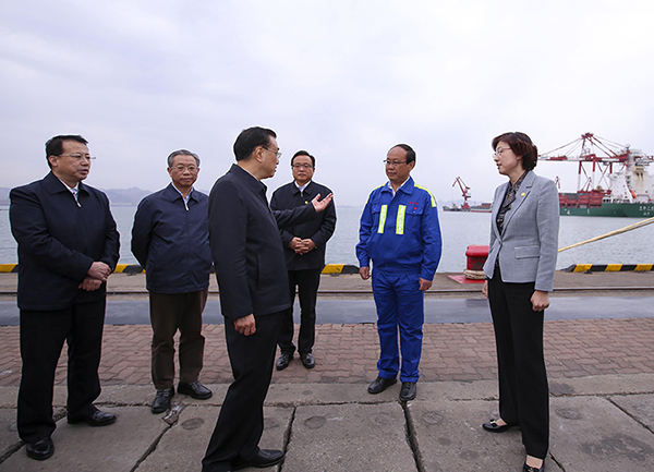 李克强考察山东威海港：要进口高质量产品，倒逼国内企业升级
