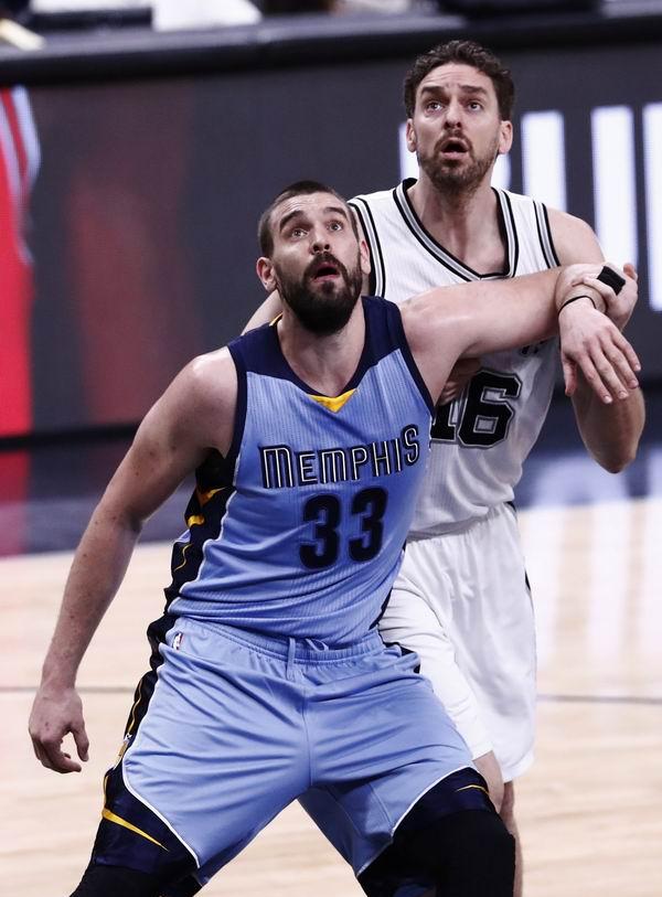 无论灰熊和马刺谁能晋级，他的儿子都赢定了