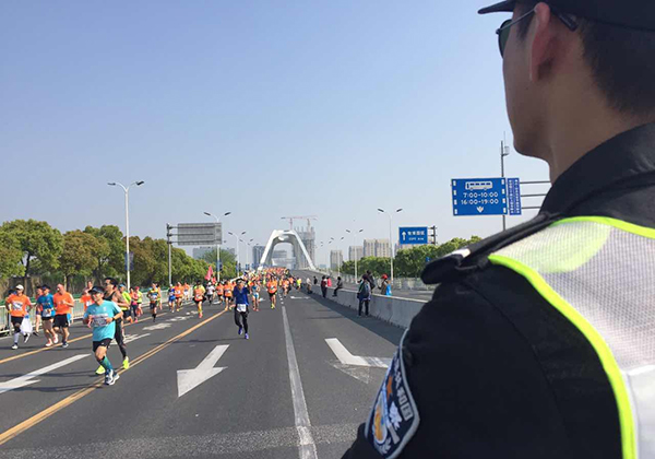 没有了妹纸们专属的女子赛，这个半程马拉松依旧是最细腻的