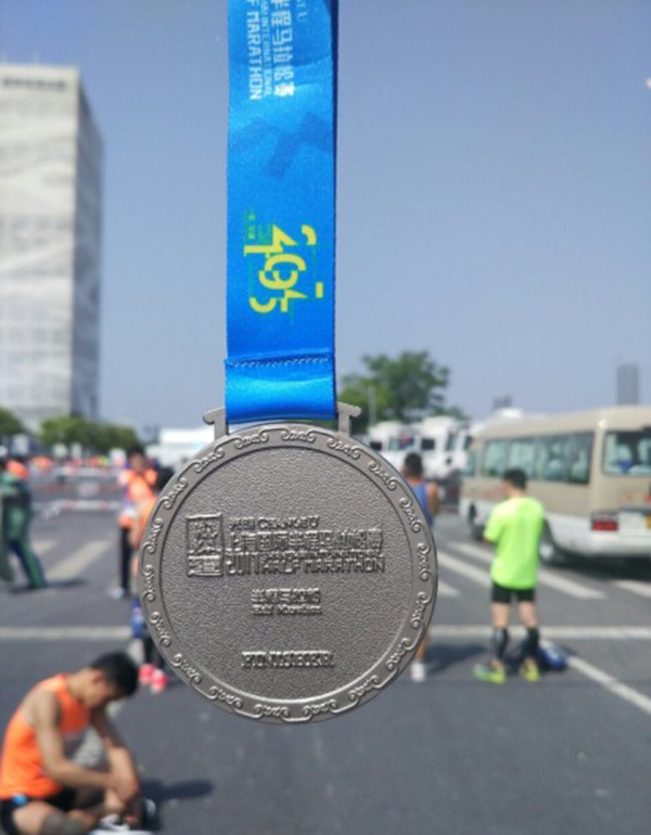 没有了妹纸们专属的女子赛，这个半程马拉松依旧是最细腻的