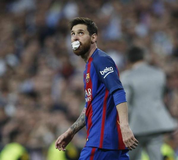 决定捧冠的国家德比巴萨绝杀：梅西染血口含纱布，拉莫斯染红