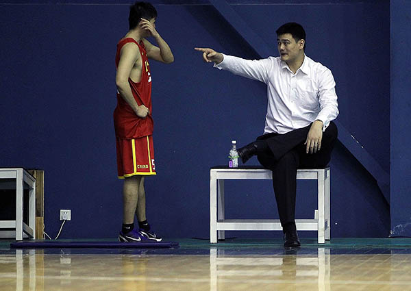 男篮新帅李楠杜锋崔万军“三选二”，姚主席要用两年培养新人