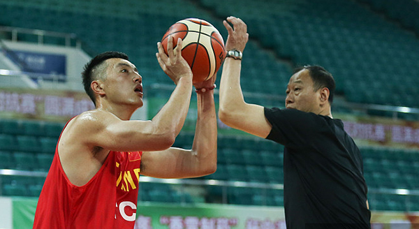 男篮新帅李楠杜锋崔万军“三选二”，姚主席要用两年培养新人