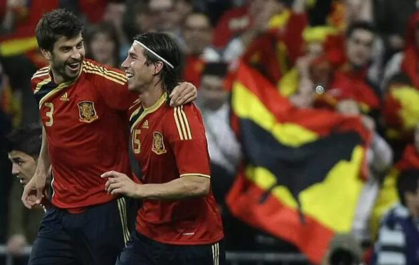 一场推特上的西班牙国家德比：皮克和拉莫斯“对骂”这10年