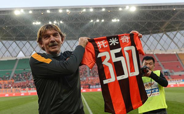 他为中国足球培养了几代门将，自己却无法扑出病魔的最后一击