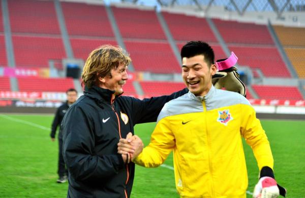 他为中国足球培养了几代门将，自己却无法扑出病魔的最后一击