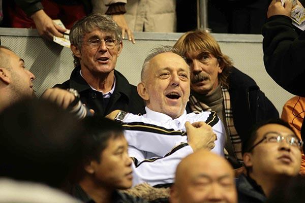 他为中国足球培养了几代门将，自己却无法扑出病魔的最后一击