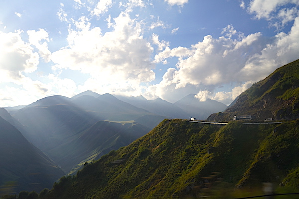 格鲁吉亚:在高加索的群山之间
