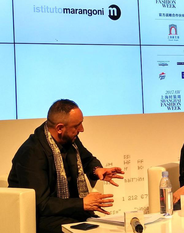 时装周忙坏了一批人，可他们到底在忙什么