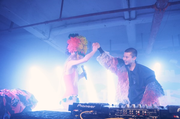 时装周忙坏了一批人，可他们到底在忙什么