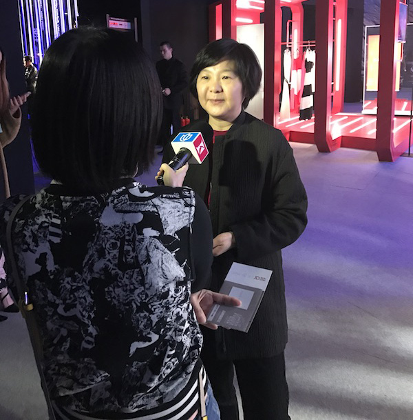 时装周忙坏了一批人，可他们到底在忙什么