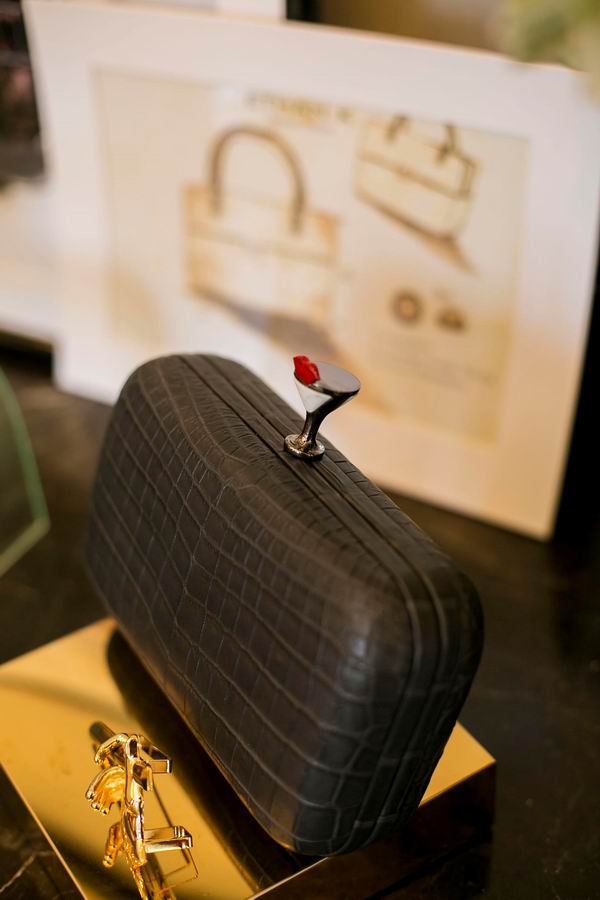 时装周忙坏了一批人，可他们到底在忙什么