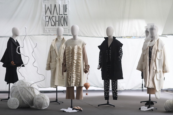 时装周忙坏了一批人，可他们到底在忙什么