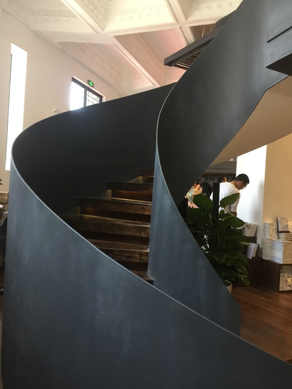 书店测评 | 汉口老建筑里的物外书店