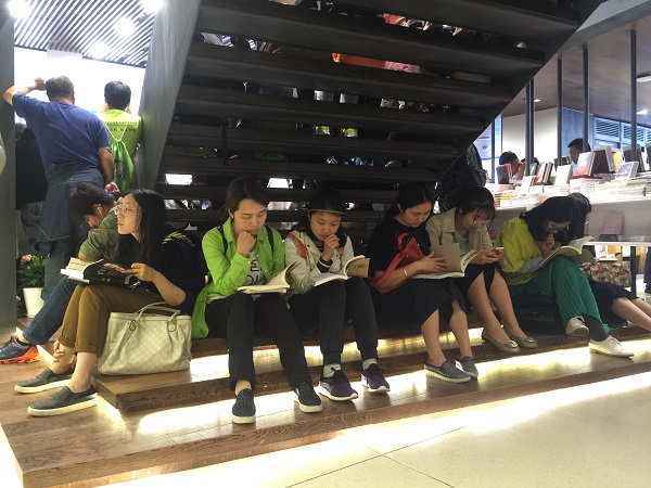 书店测评 | 汉口老建筑里的物外书店