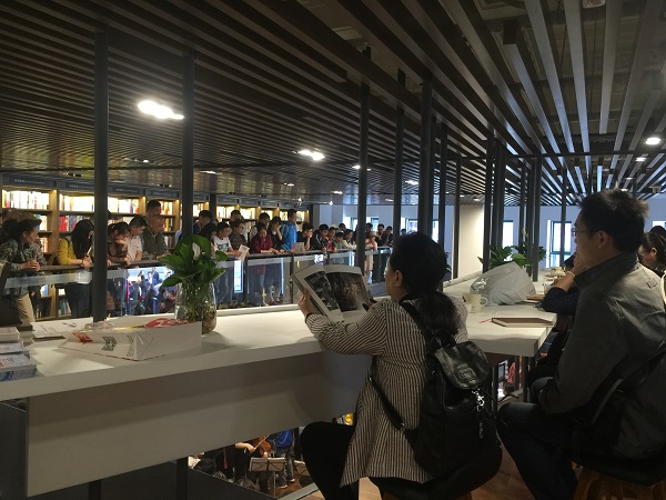 书店测评 | 汉口老建筑里的物外书店