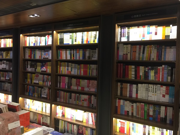 书店测评 | 汉口老建筑里的物外书店