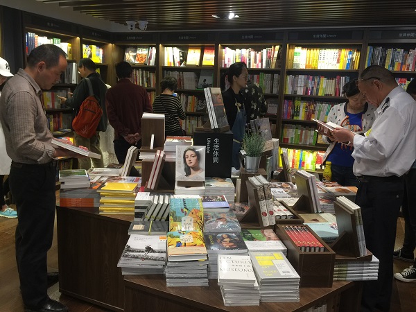 书店测评 | 汉口老建筑里的物外书店