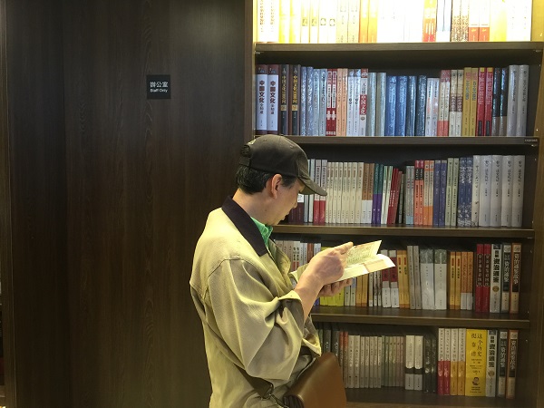 书店测评 | 汉口老建筑里的物外书店