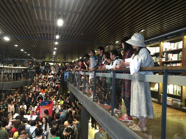 书店测评 | 汉口老建筑里的物外书店