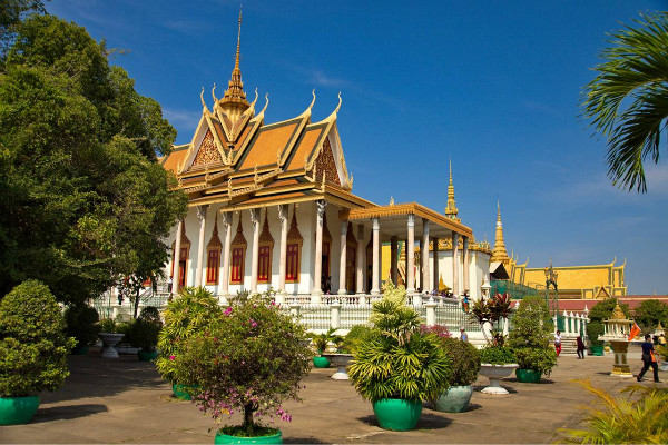 政变、暗杀、反共：1959年美国在柬埔寨的秘密战