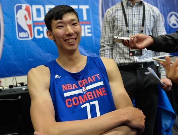 火箭体能师帮周琦增重五斤，蛋白粉和饮料都是休斯敦寄来的