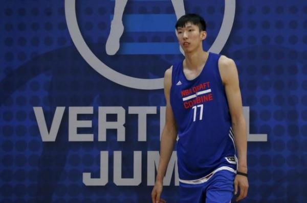 火箭体能师帮周琦增重五斤，蛋白粉和饮料都是休斯敦寄来的