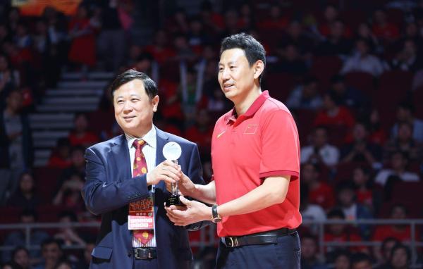 李楠确认竞聘中国男篮主帅：通知出来后第一时间交了申请