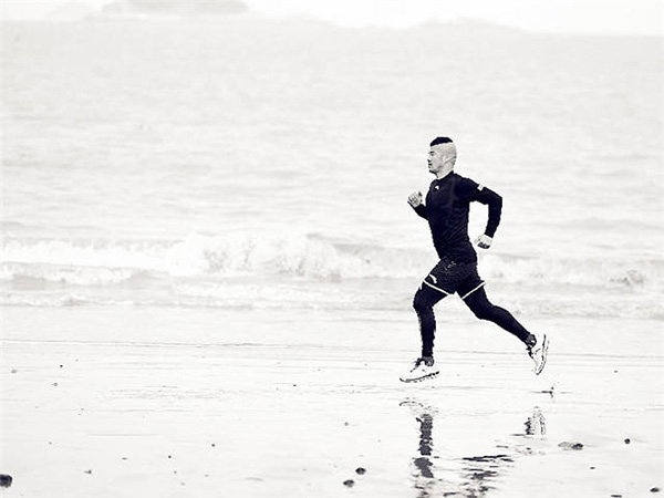 特写｜中国“耐力王”陈盆滨：背海而生，这个渔民选择叛逃