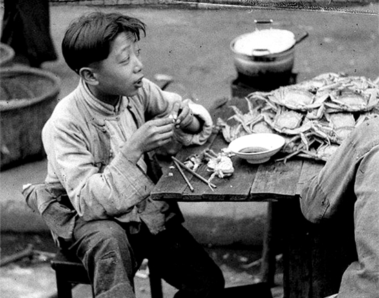 澎湃联播｜安徒生童话新篇：卖生蚝的小女孩