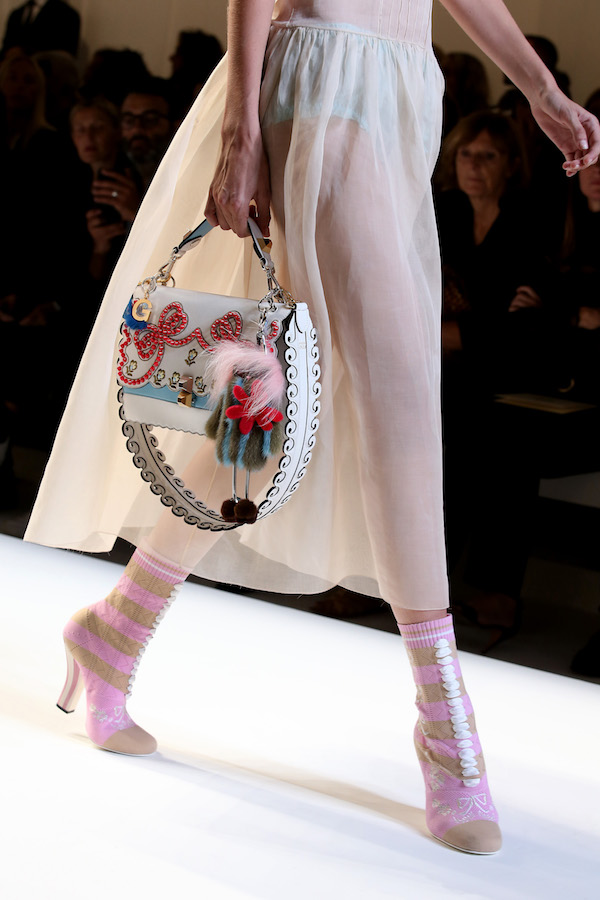 踏青、踏浪或是踏红毯，有这10款亲子鞋就够了