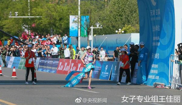 这是全运会史上的首枚群众组金牌，各界声音却是褒贬不一