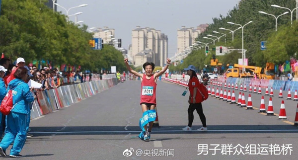 这是全运会史上的首枚群众组金牌，各界声音却是褒贬不一