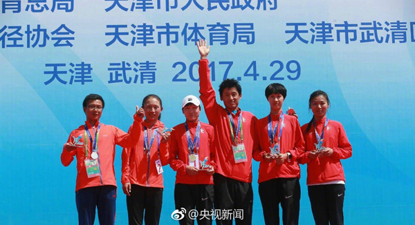 这是全运会史上的首枚群众组金牌，各界声音却是褒贬不一