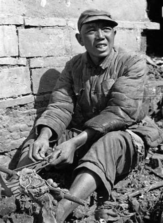 抗战时期中国军队的单兵装具︱草帽、草鞋最具中国特色