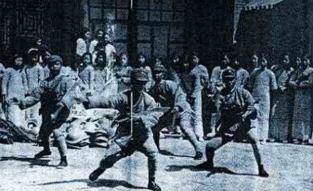 抗战时期中国军队的单兵装具︱草帽、草鞋最具中国特色